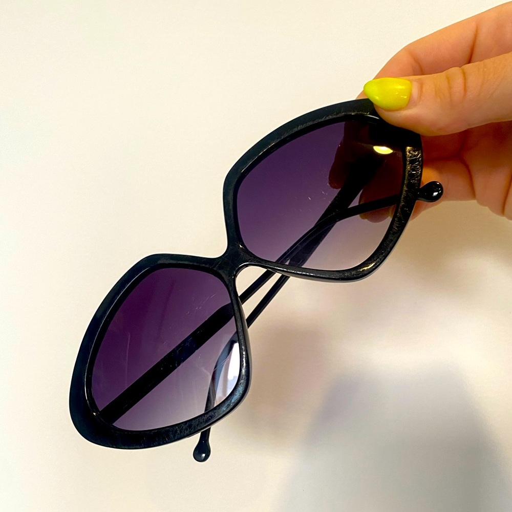 Vintage-inspired Sunnies 🖤